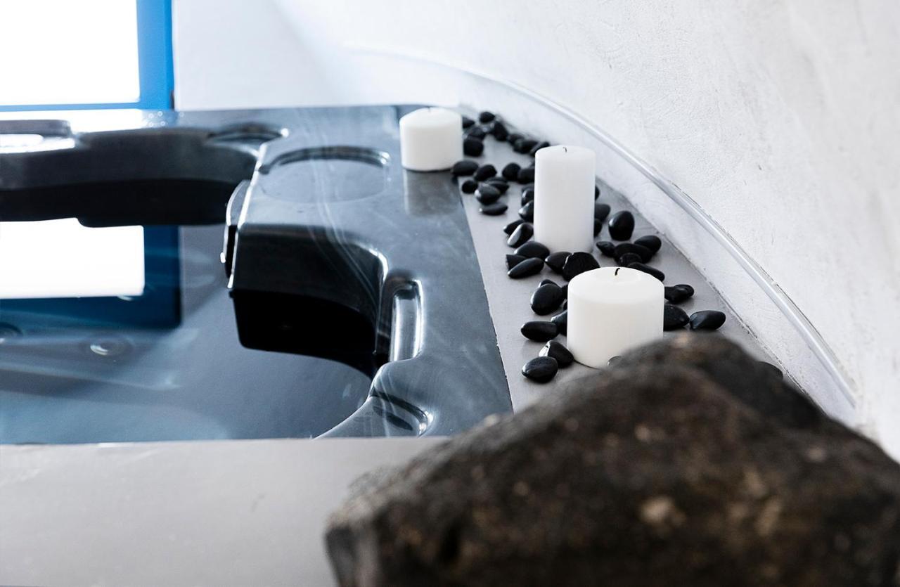 Rafael' S Mediteranian Cave Suites Firostefani Ngoại thất bức ảnh